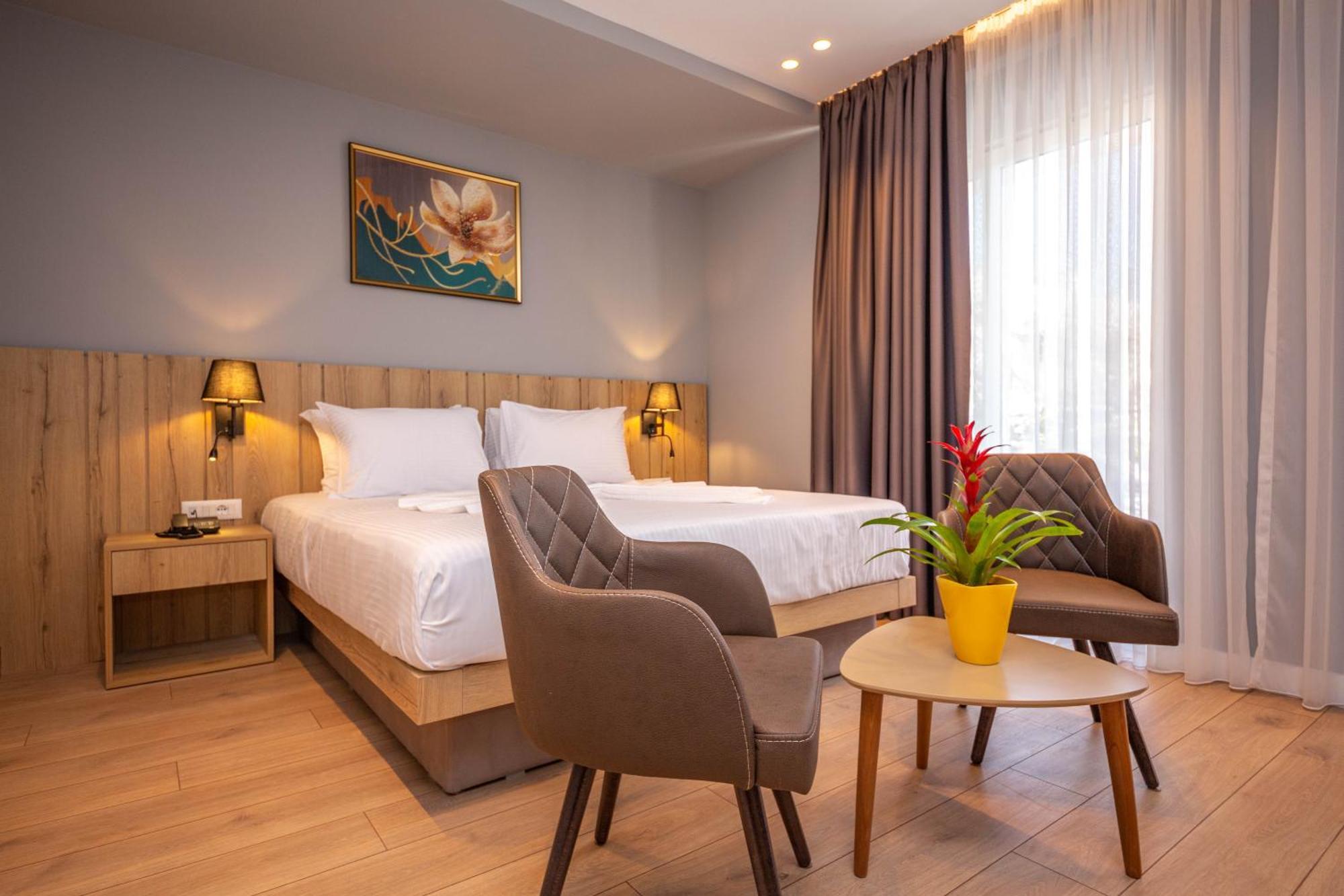 Azure Hotel Sarandë